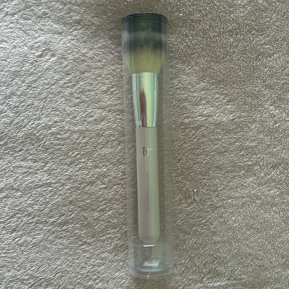 it cosmetics foundation brush - Picture 2 of 2